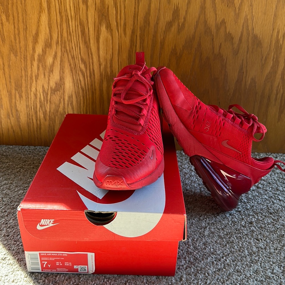 NIKE AIR MAX 270
